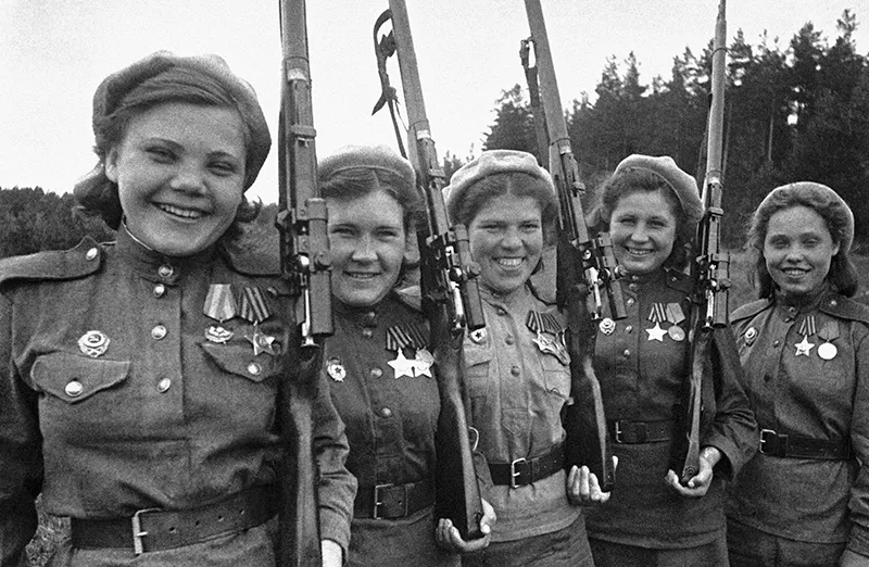 Женщины в фалеристике: награды и знаки отличия, вручаемые женщинам за особые заслуги